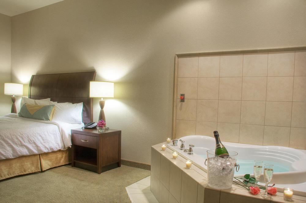 Hilton Garden Inn Ames Bagian luar foto