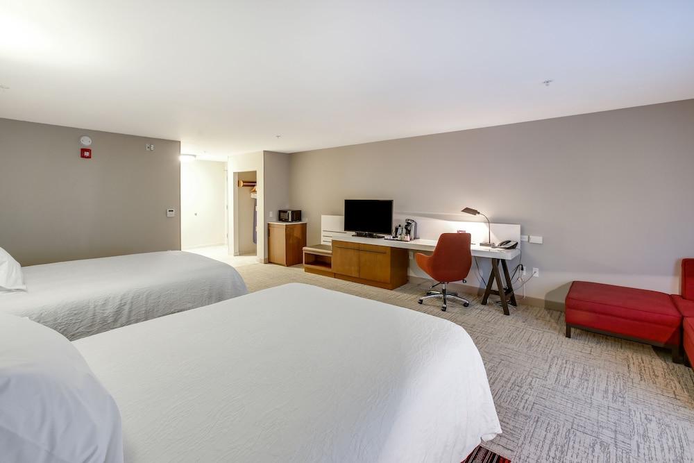 Hilton Garden Inn Ames Bagian luar foto