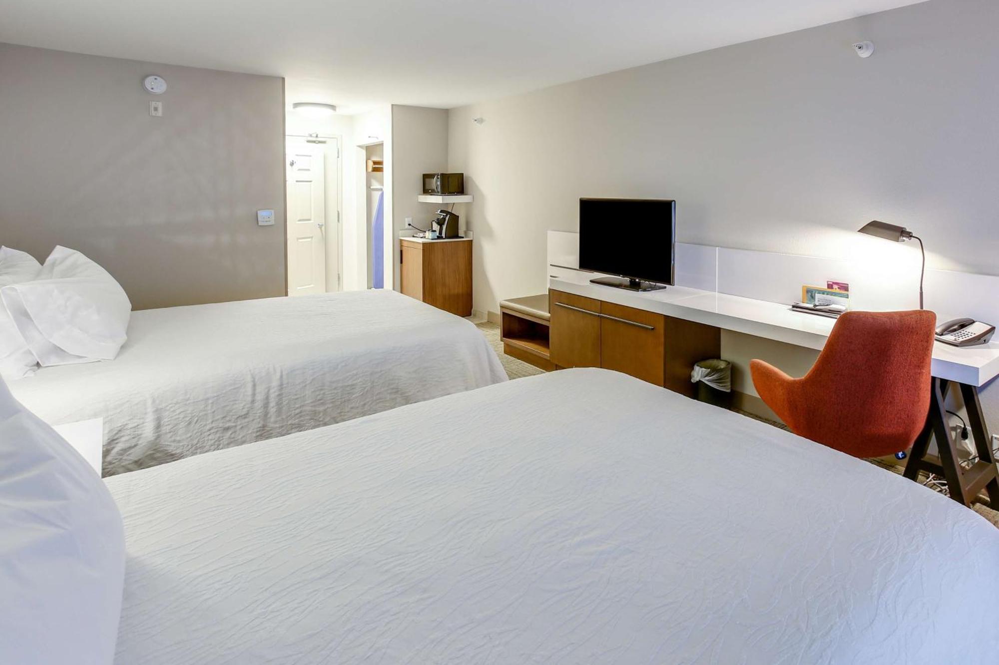 Hilton Garden Inn Ames Bagian luar foto